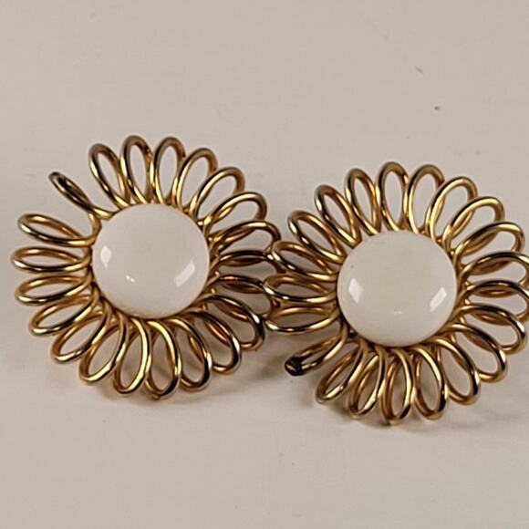 Vintage Emmons Gold Tone White Cabochon Clip-On Earrings Floral Design - Picture 11 of 16